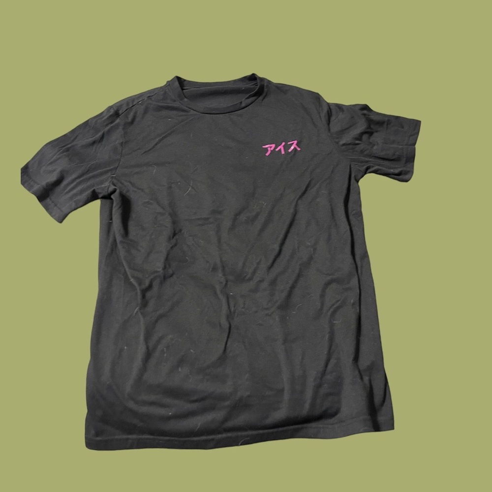 men’s black graphic tee